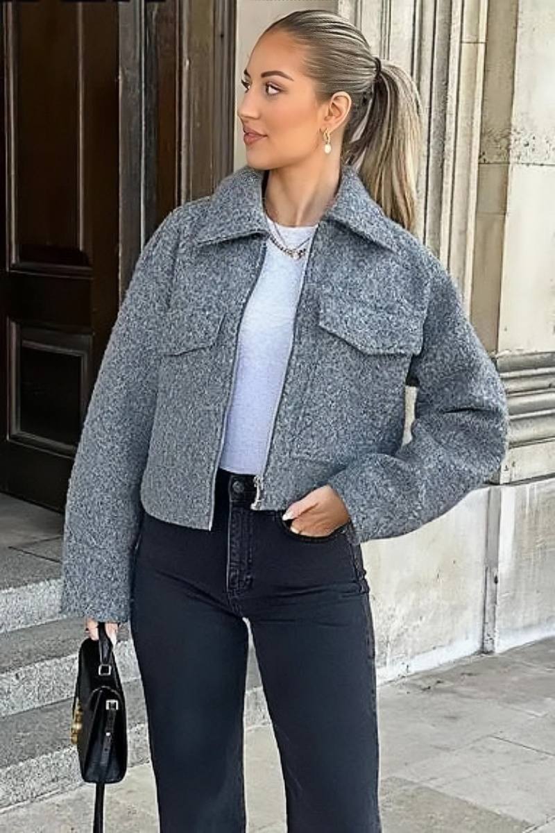 Elegante Reißverschlussjacke Mit Taschendetails