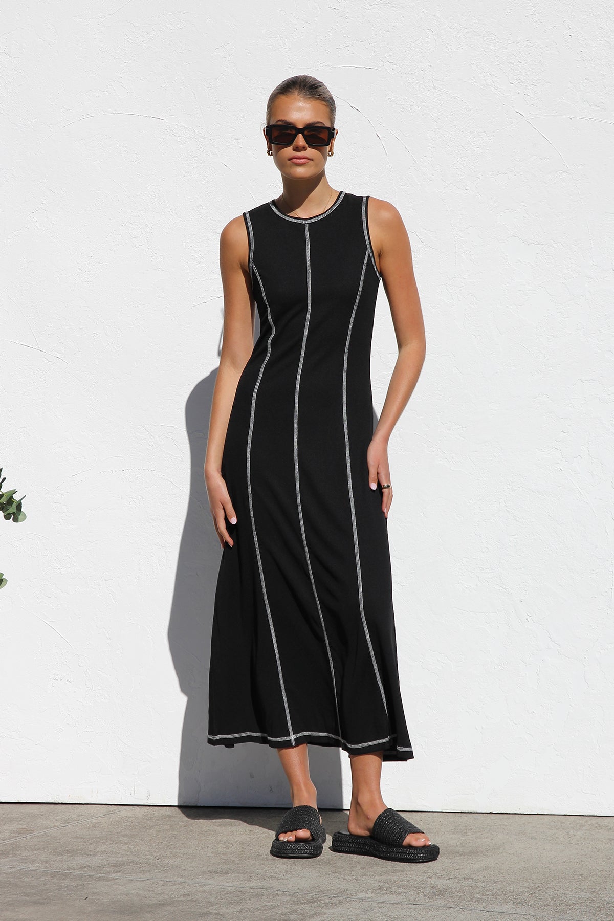 Elegantes Ärmelloses Midikleid Mit Rundhalsausschnitt