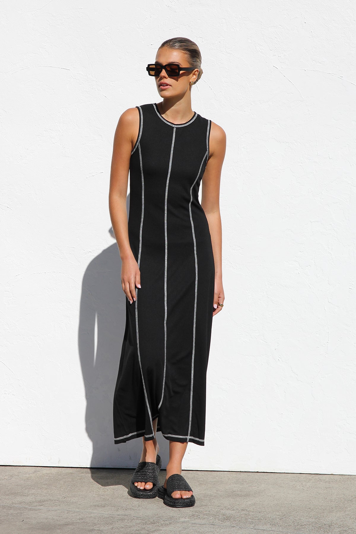 Elegantes Ärmelloses Midikleid Mit Rundhalsausschnitt