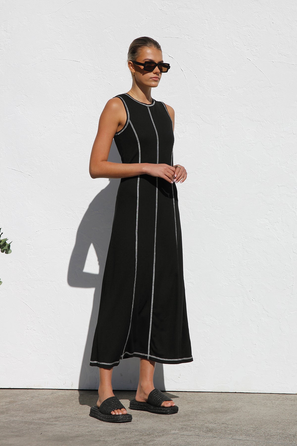 Elegantes Ärmelloses Midikleid Mit Rundhalsausschnitt