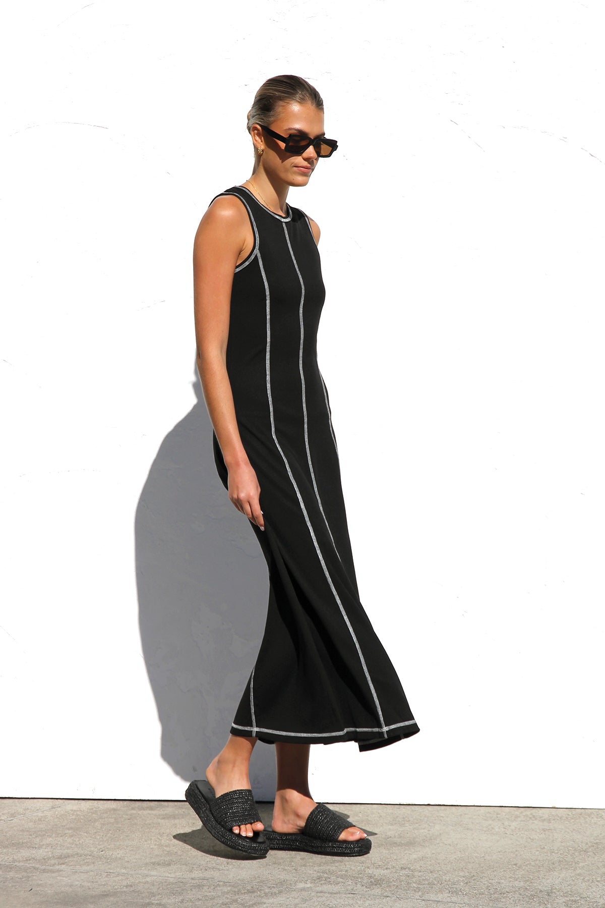 Elegantes Ärmelloses Midikleid Mit Rundhalsausschnitt