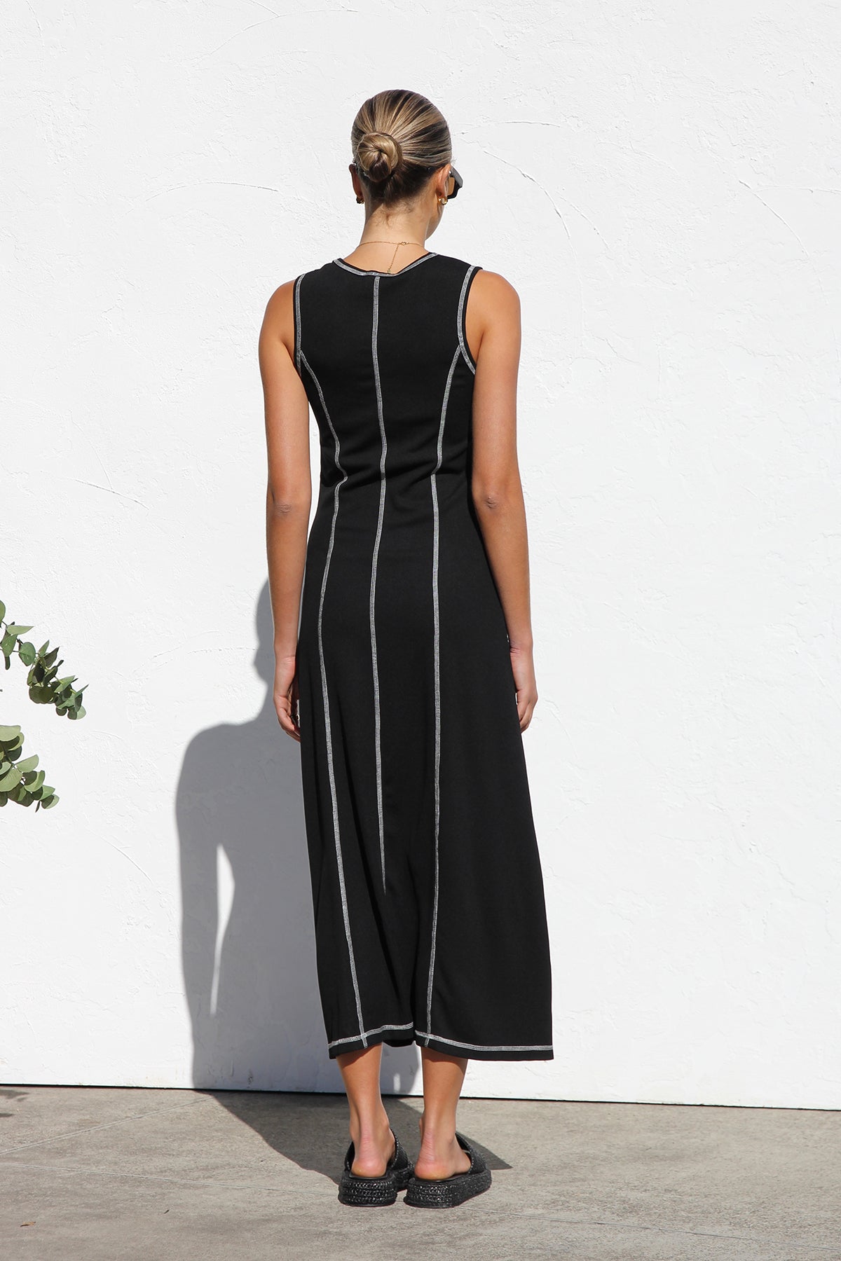 Elegantes Ärmelloses Midikleid Mit Rundhalsausschnitt