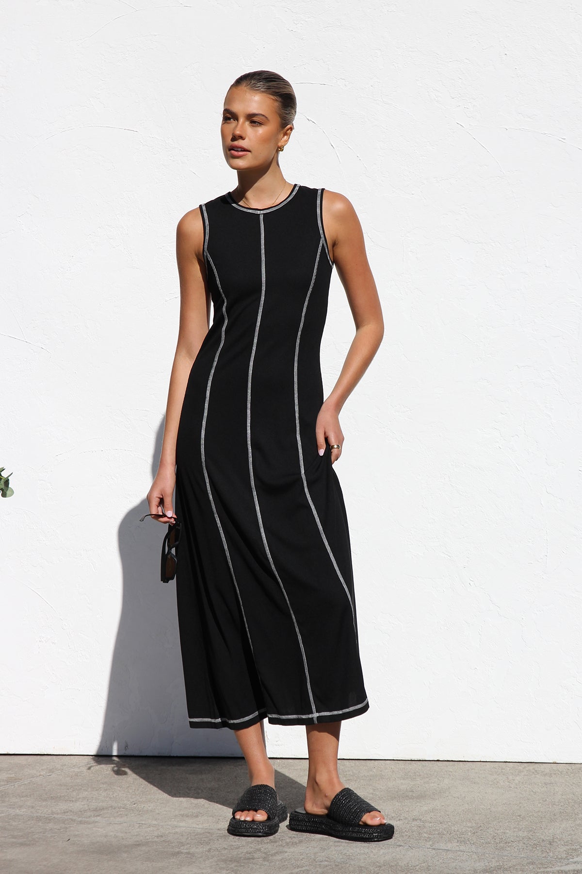 Elegantes Ärmelloses Midikleid Mit Rundhalsausschnitt