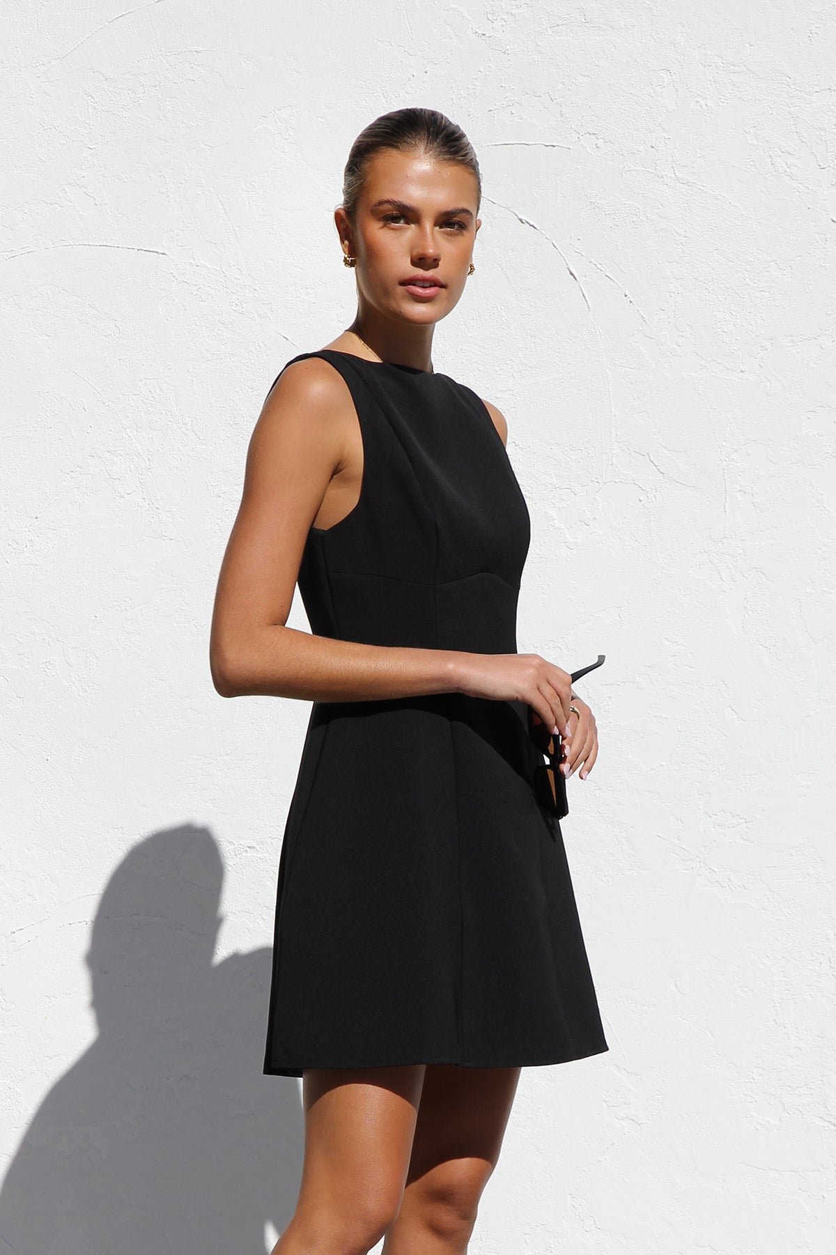 Ärmelloses Minikleid Mit Rundhalsausschnitt