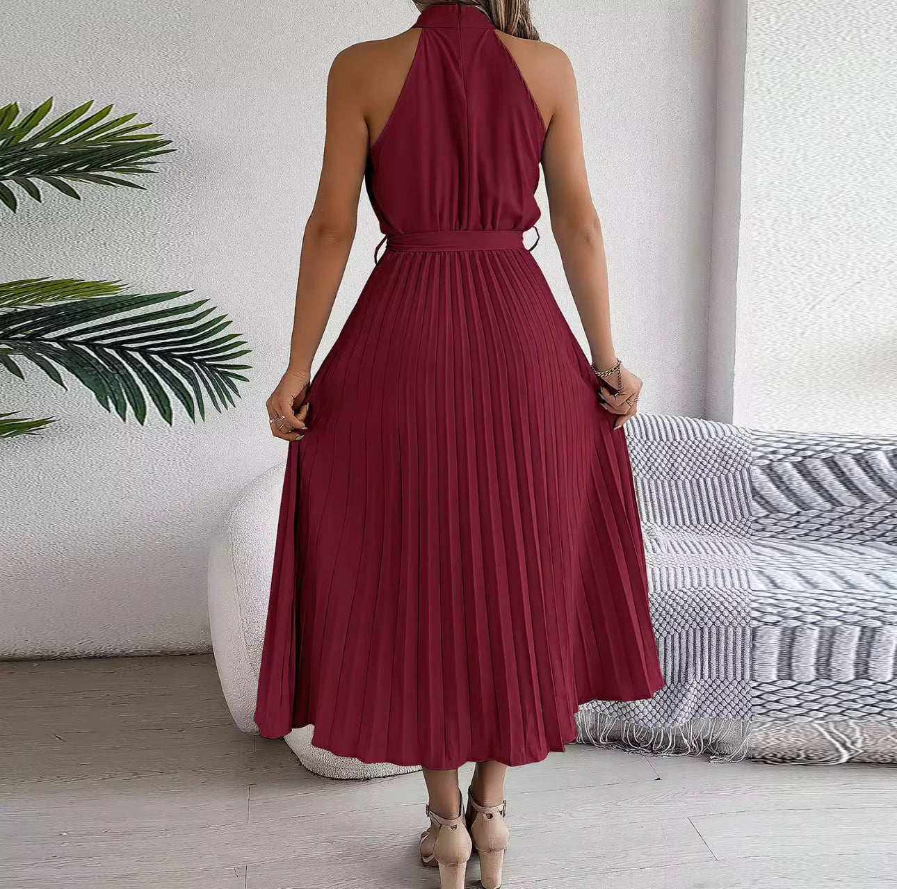 Plissiertes Crêpe-Kleid Mit Gürtel