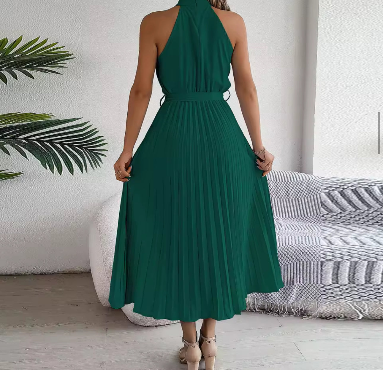 Plissiertes Crêpe-Kleid Mit Gürtel