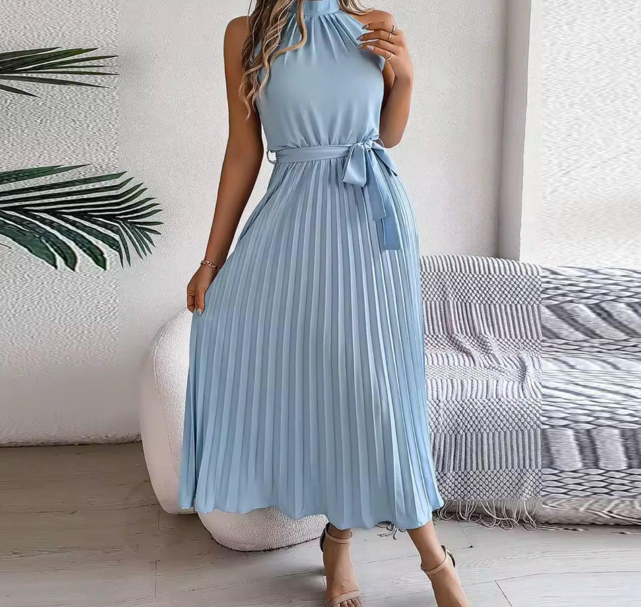 Plissiertes Crêpe-Kleid Mit Gürtel