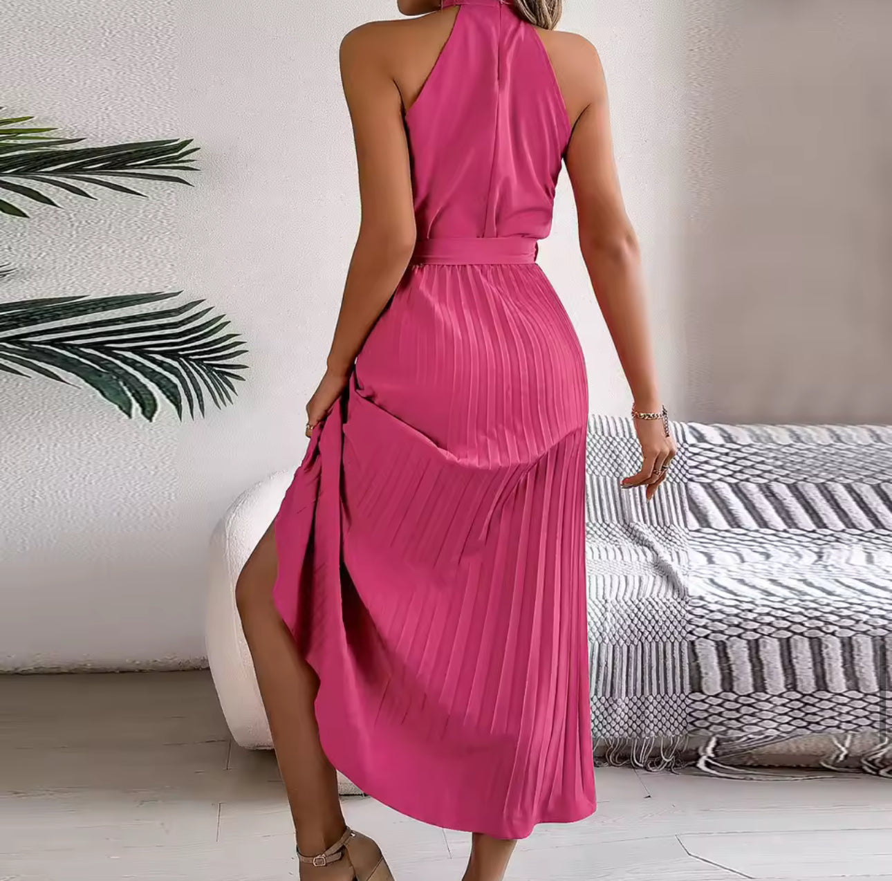 Plissiertes Crêpe-Kleid Mit Gürtel