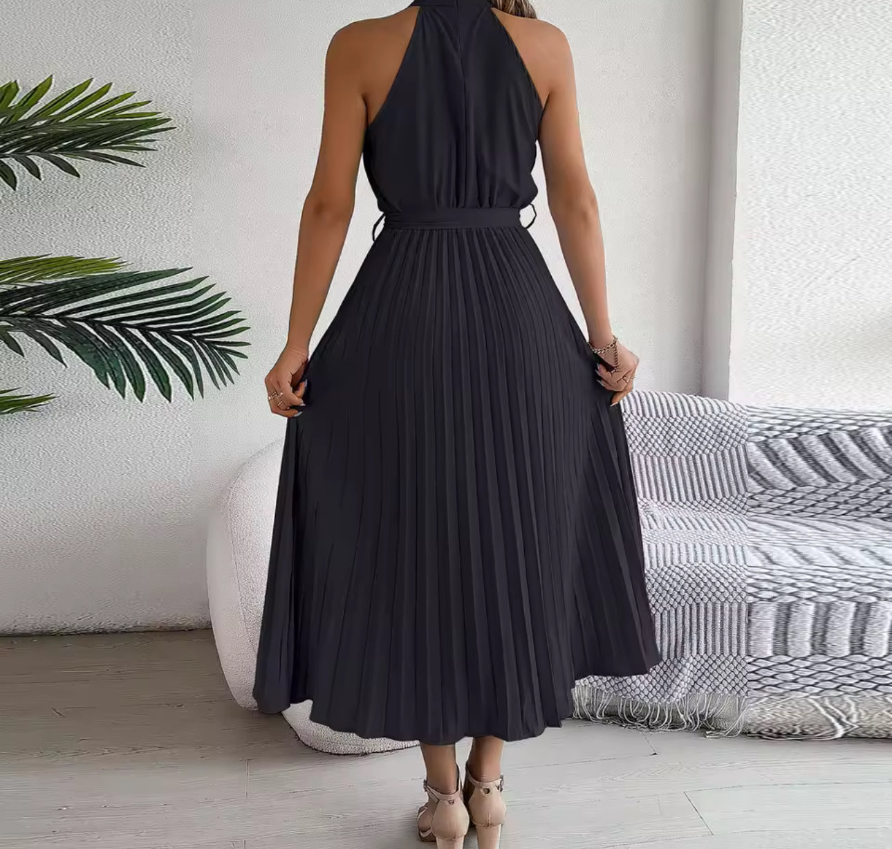 Plissiertes Crêpe-Kleid Mit Gürtel