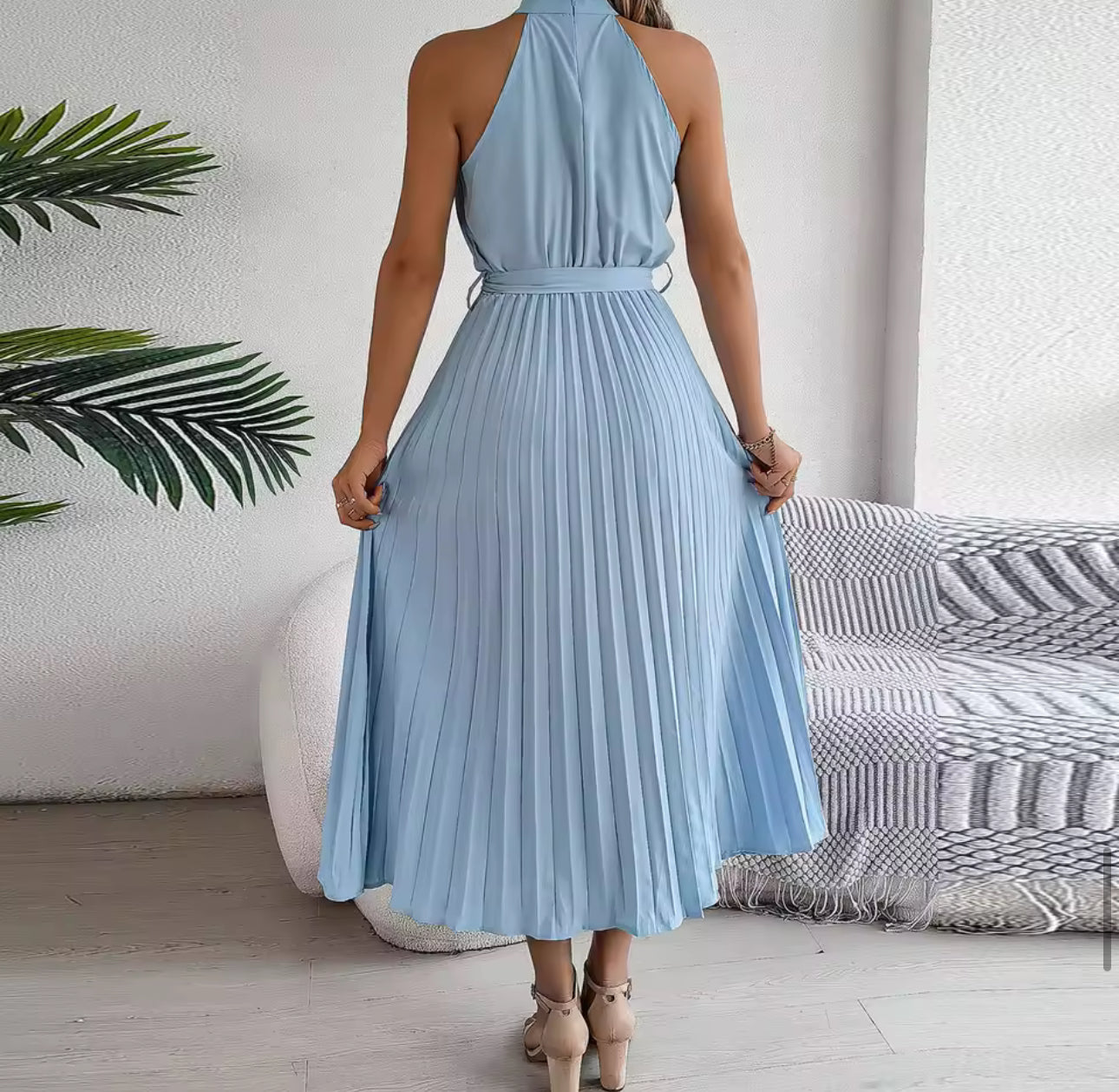 Plissiertes Crêpe-Kleid Mit Gürtel