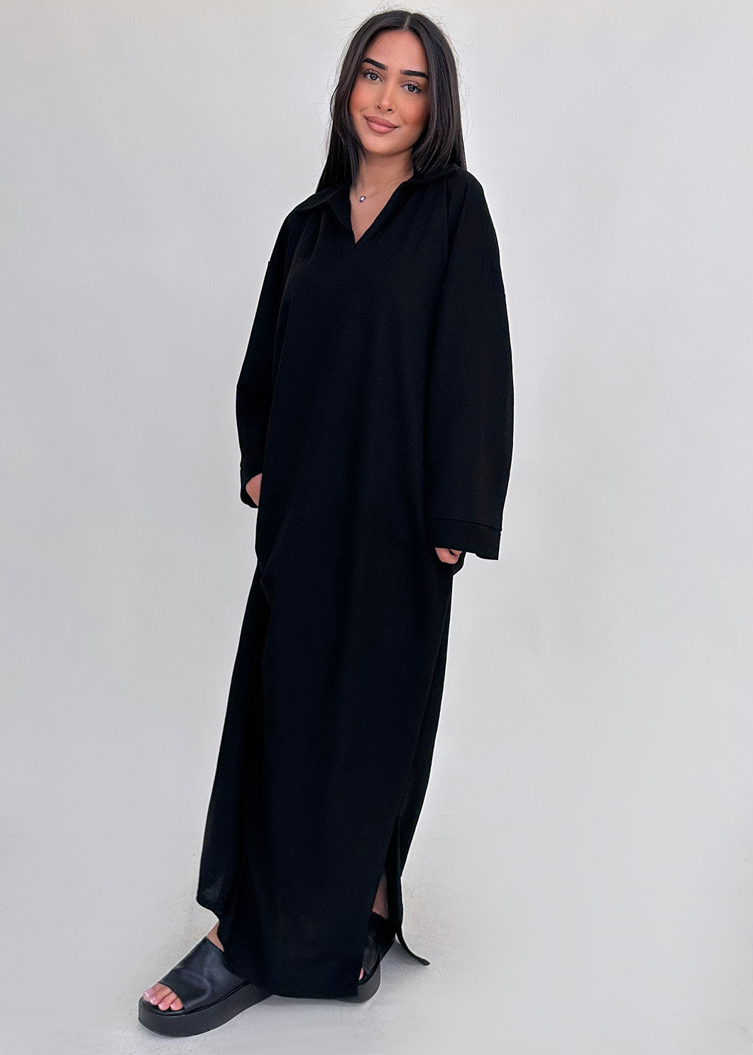 Langärmliges Maxikleid Mit V-Ausschnitt