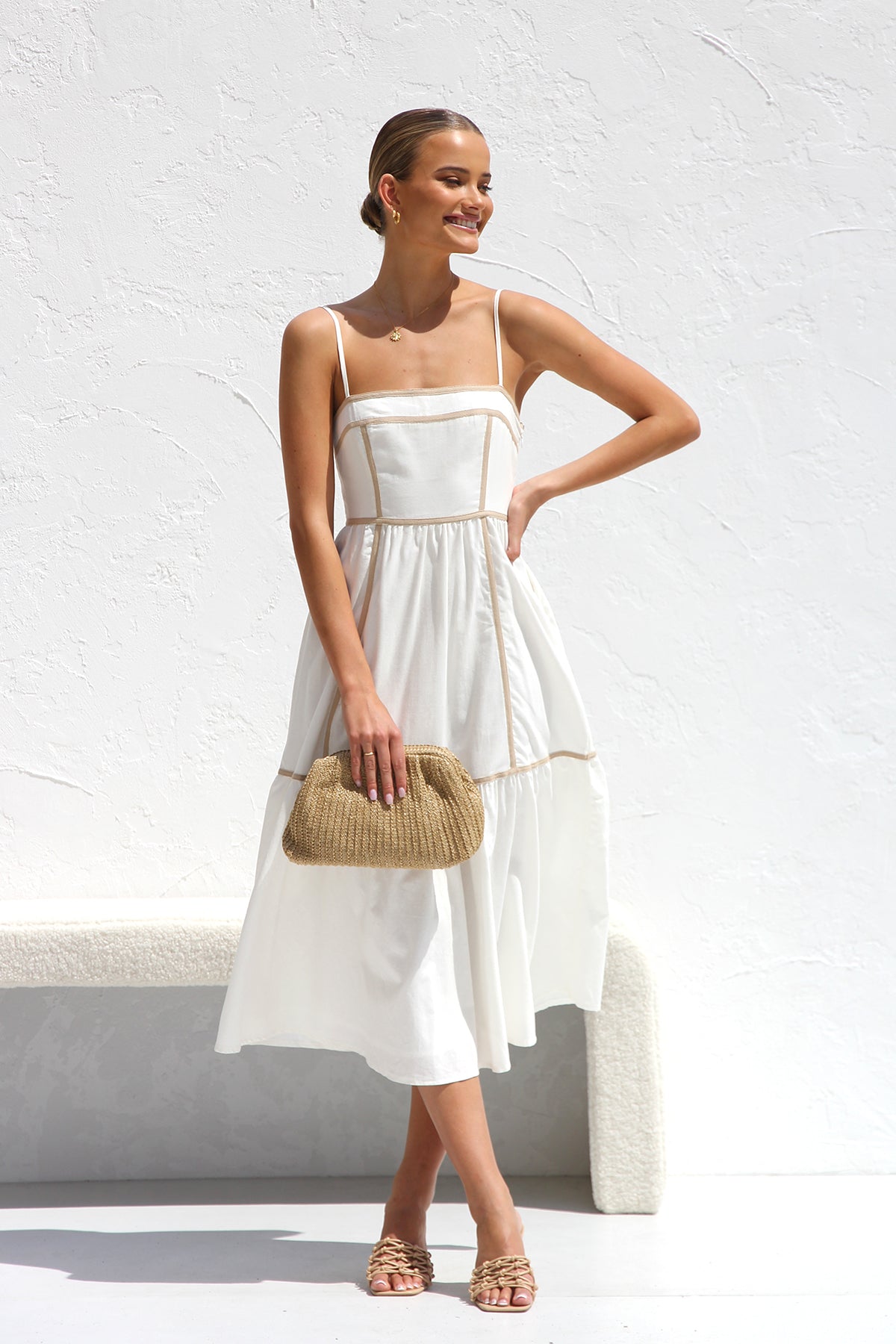 Midikleid Mit Schmalen Trägern Und Quadratischem Ausschnitt