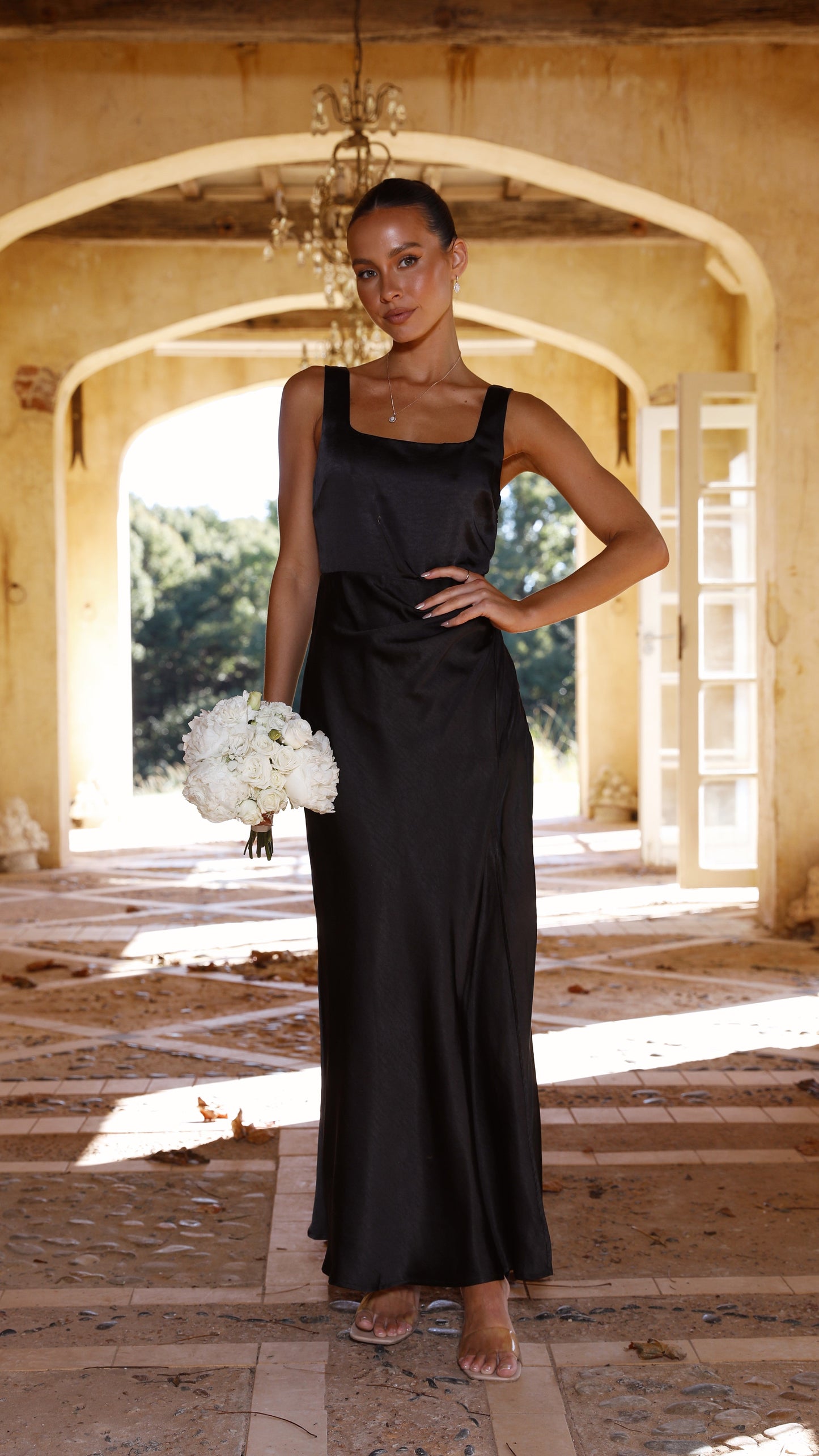 Maxikleid Mit Eckigem Ausschnitt Und Schlitz