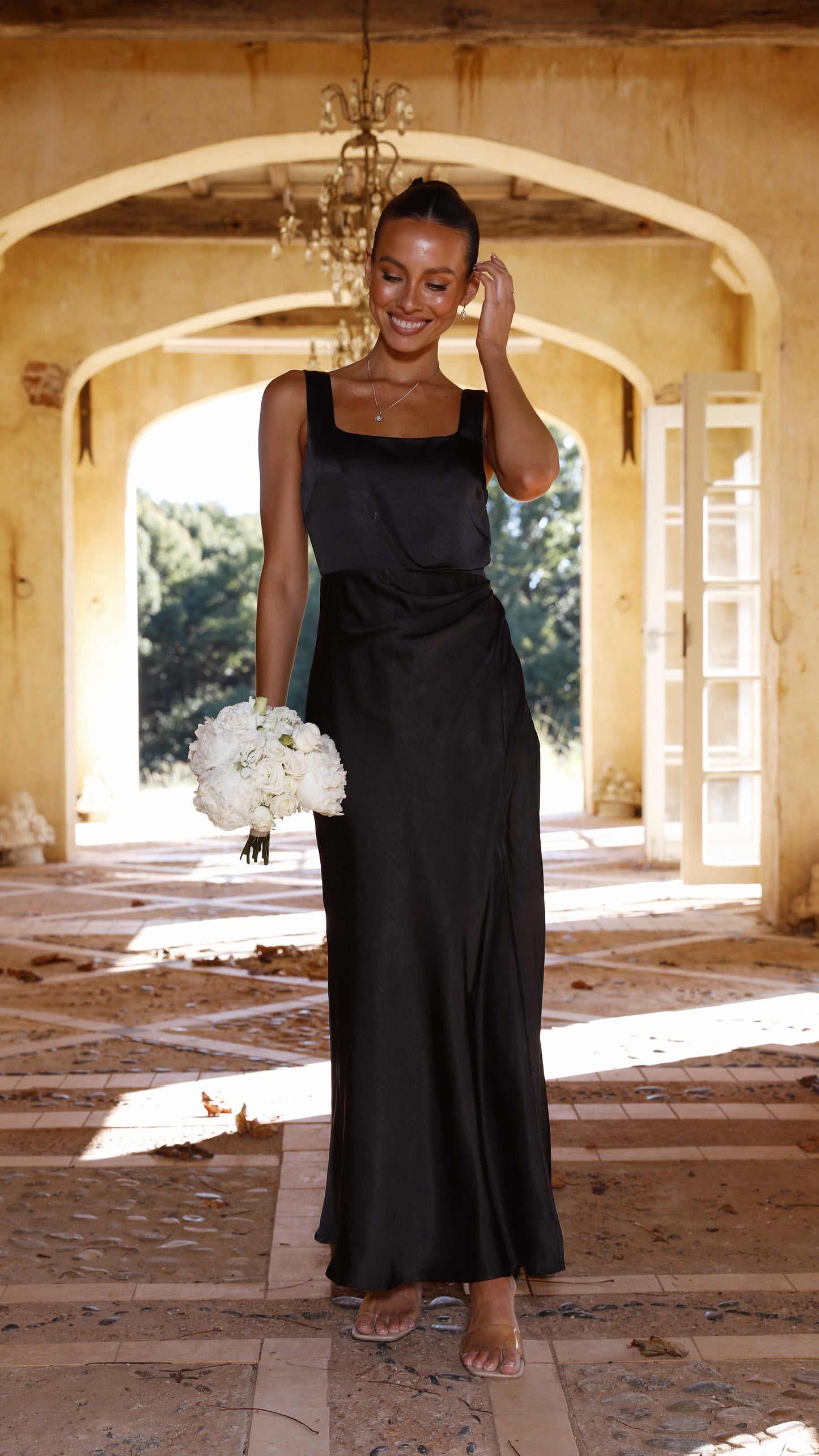 Maxikleid Mit Eckigem Ausschnitt Und Schlitz