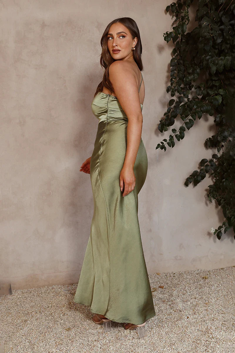 Elegantes Schulterfreies Maxikleid