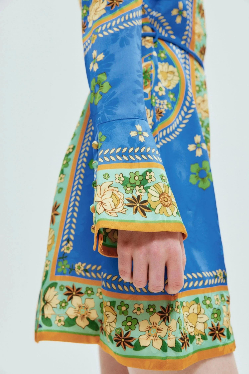 Langärmliges Minikleid Mit Blumenmuster