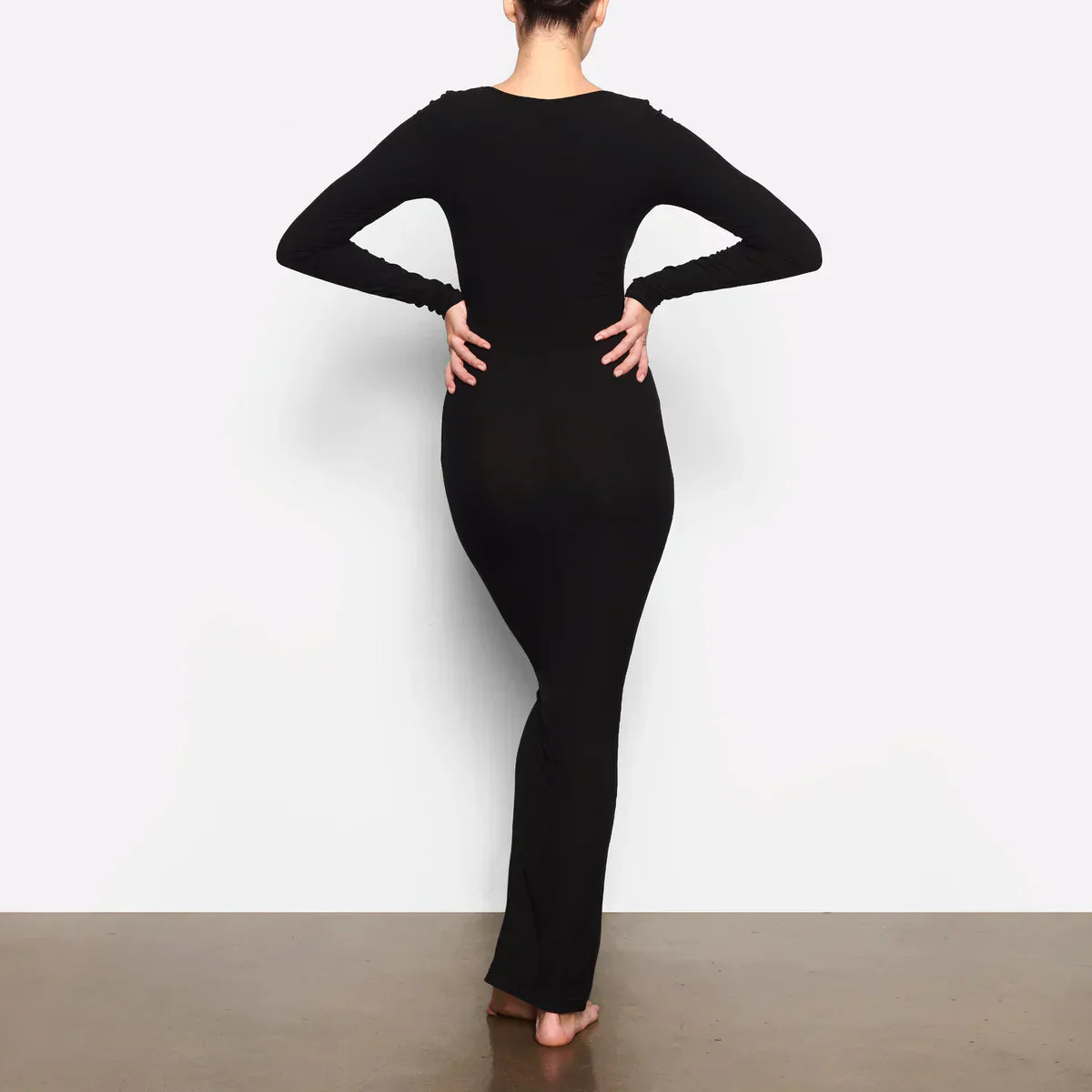 Maxikleid Mit Eckigem Ausschnitt Und Langen Ärmeln