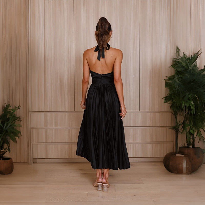 Elegantes Besticktes Neckholder-Midikleid