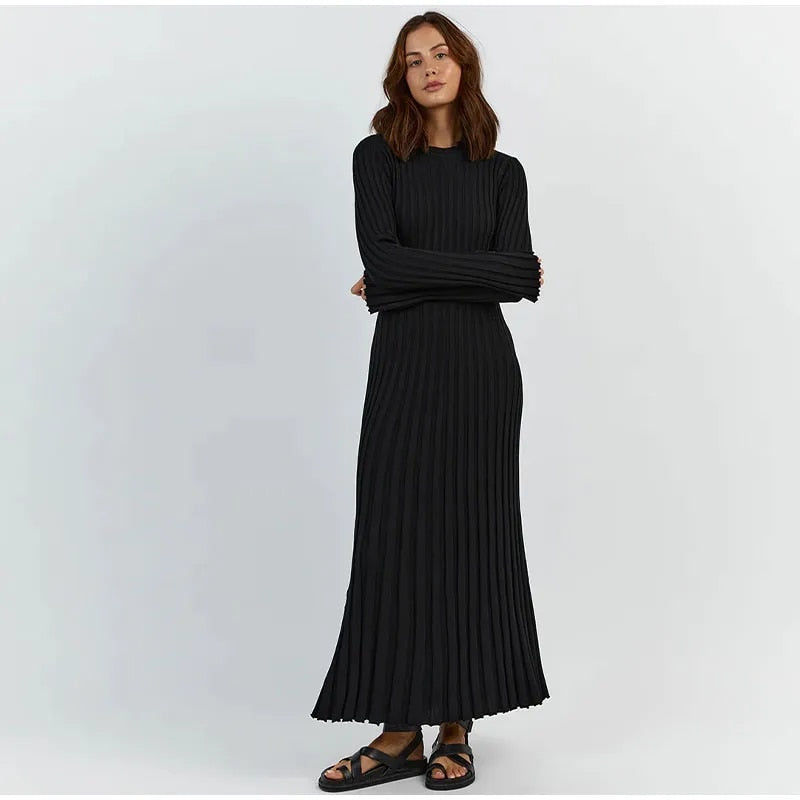 Elegantes Strickkleid Mit Rundhalsausschnitt