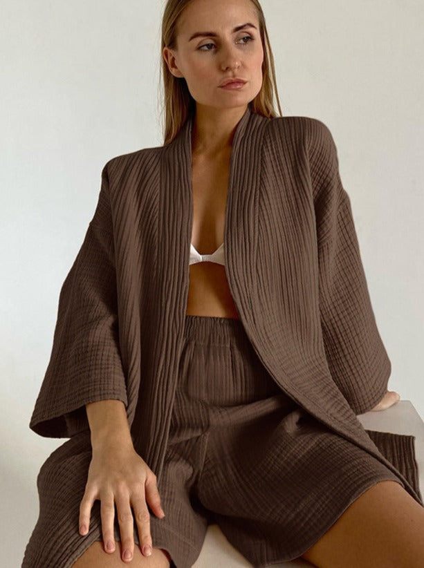 Elegantes Set Aus Strickjacke Und Shorts