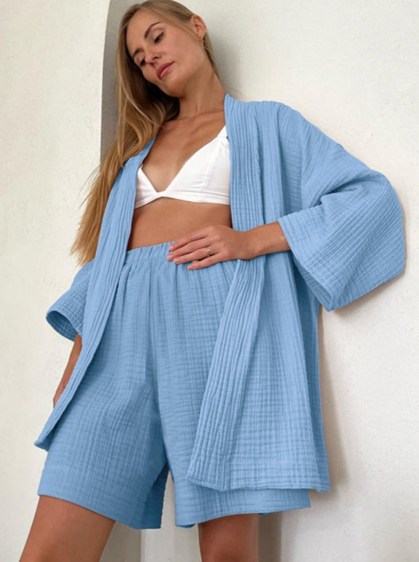 Elegantes Set Aus Strickjacke Und Shorts