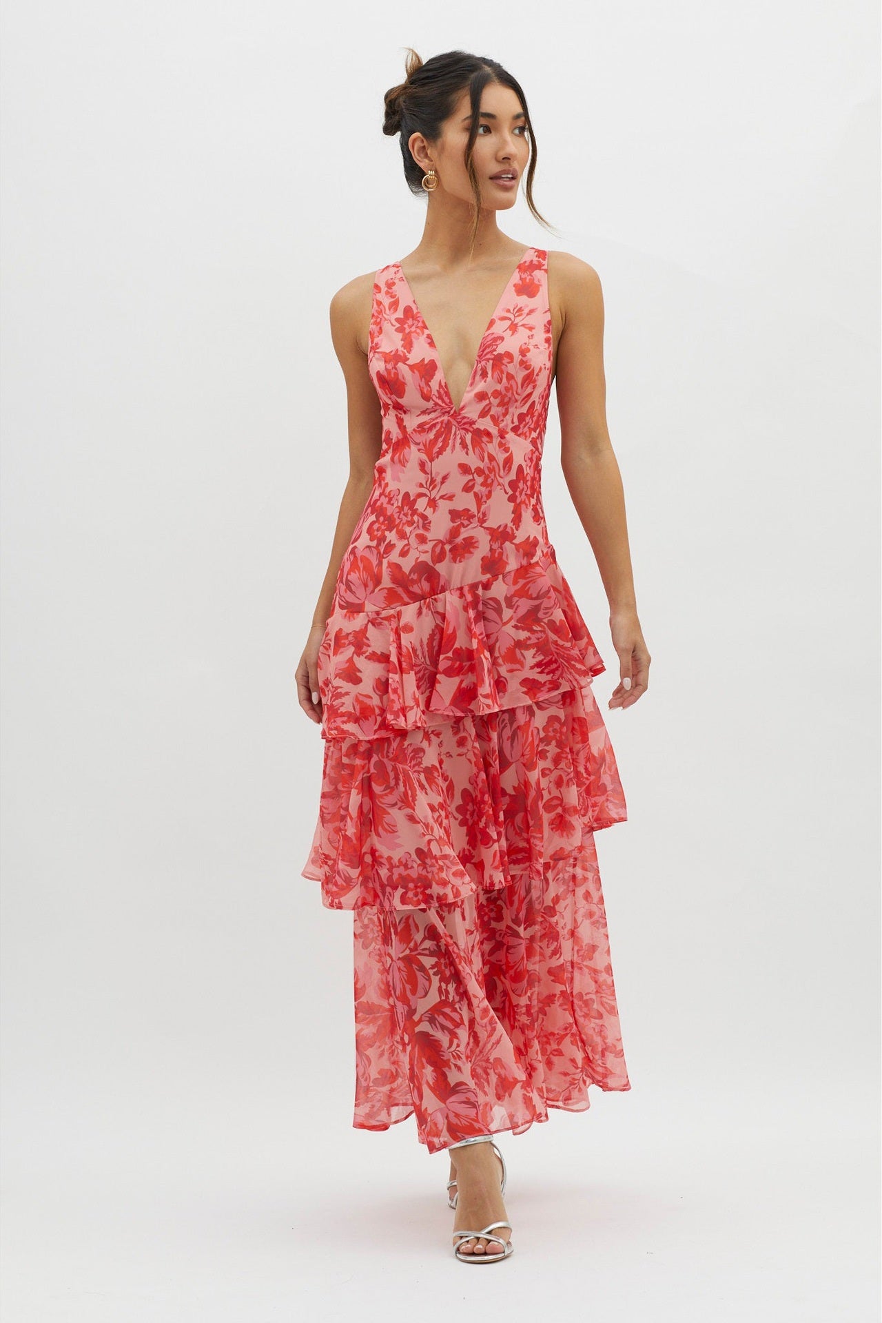 Elegantes Maxikleid Mit Dünnen Trägern Und Tiefem Rücken