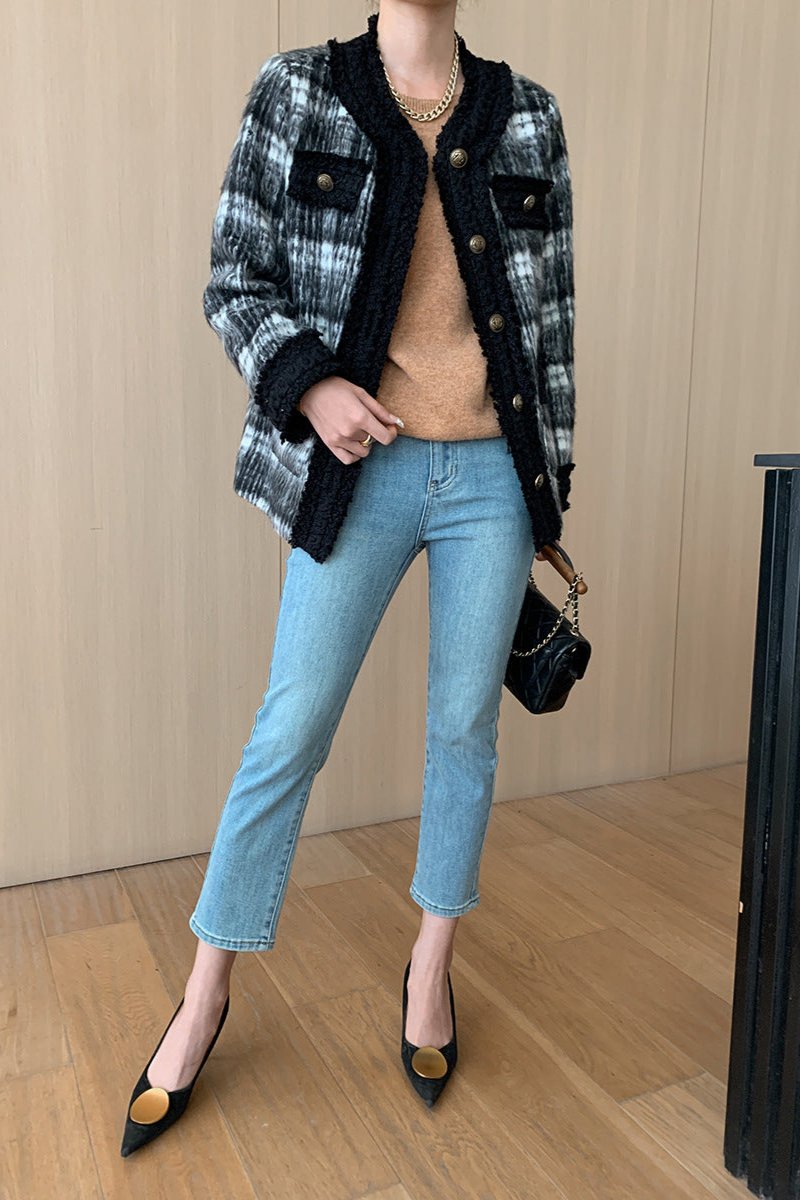 Stilvoller Und Eleganter Designpullover