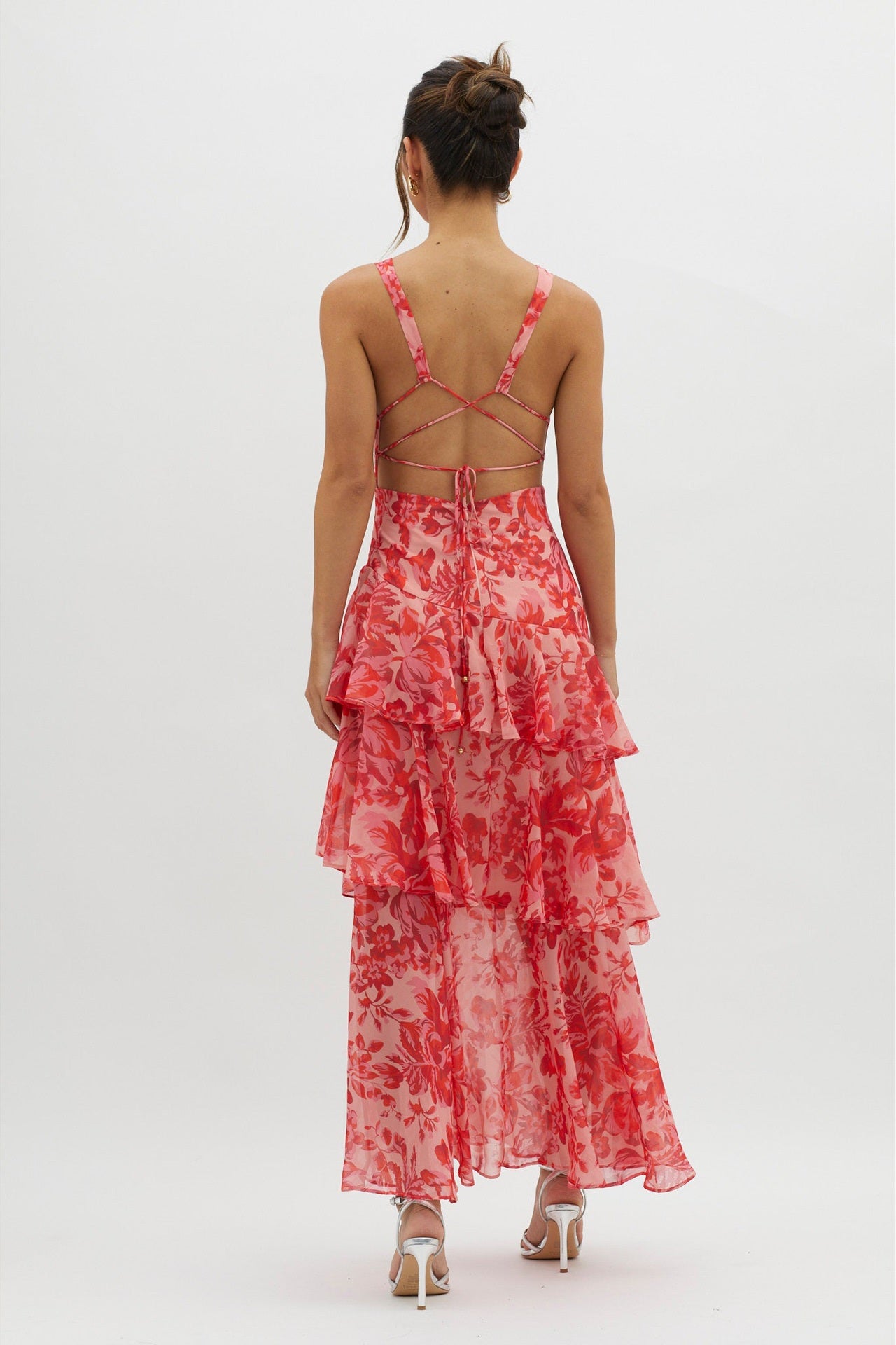 Elegantes Maxikleid Mit Dünnen Trägern Und Tiefem Rücken