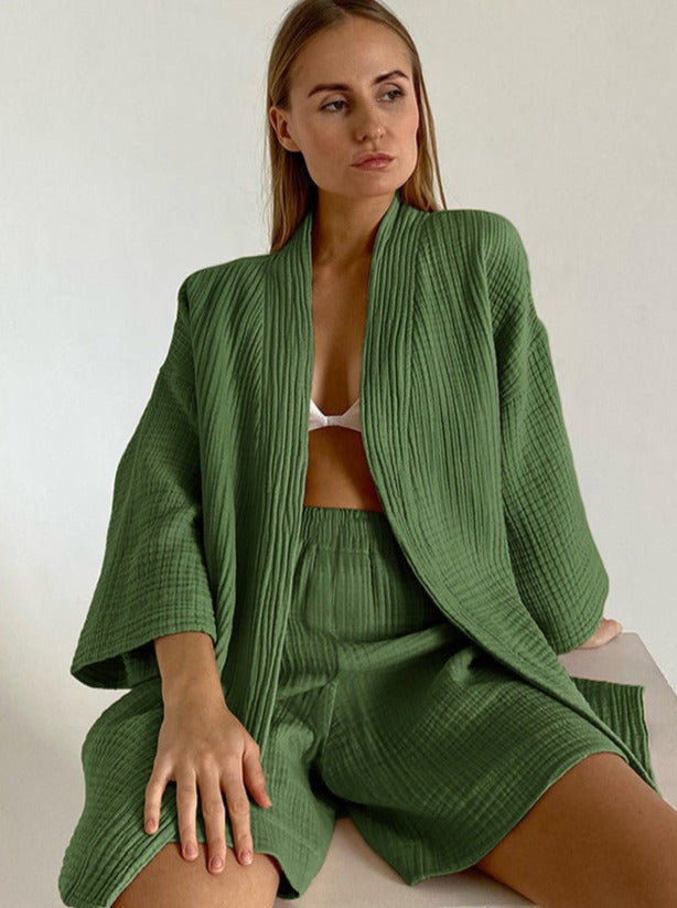 Elegantes Set Aus Strickjacke Und Shorts