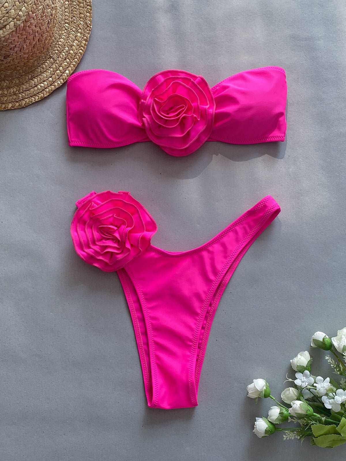 Eleganter Bikini Mit Blumendetails