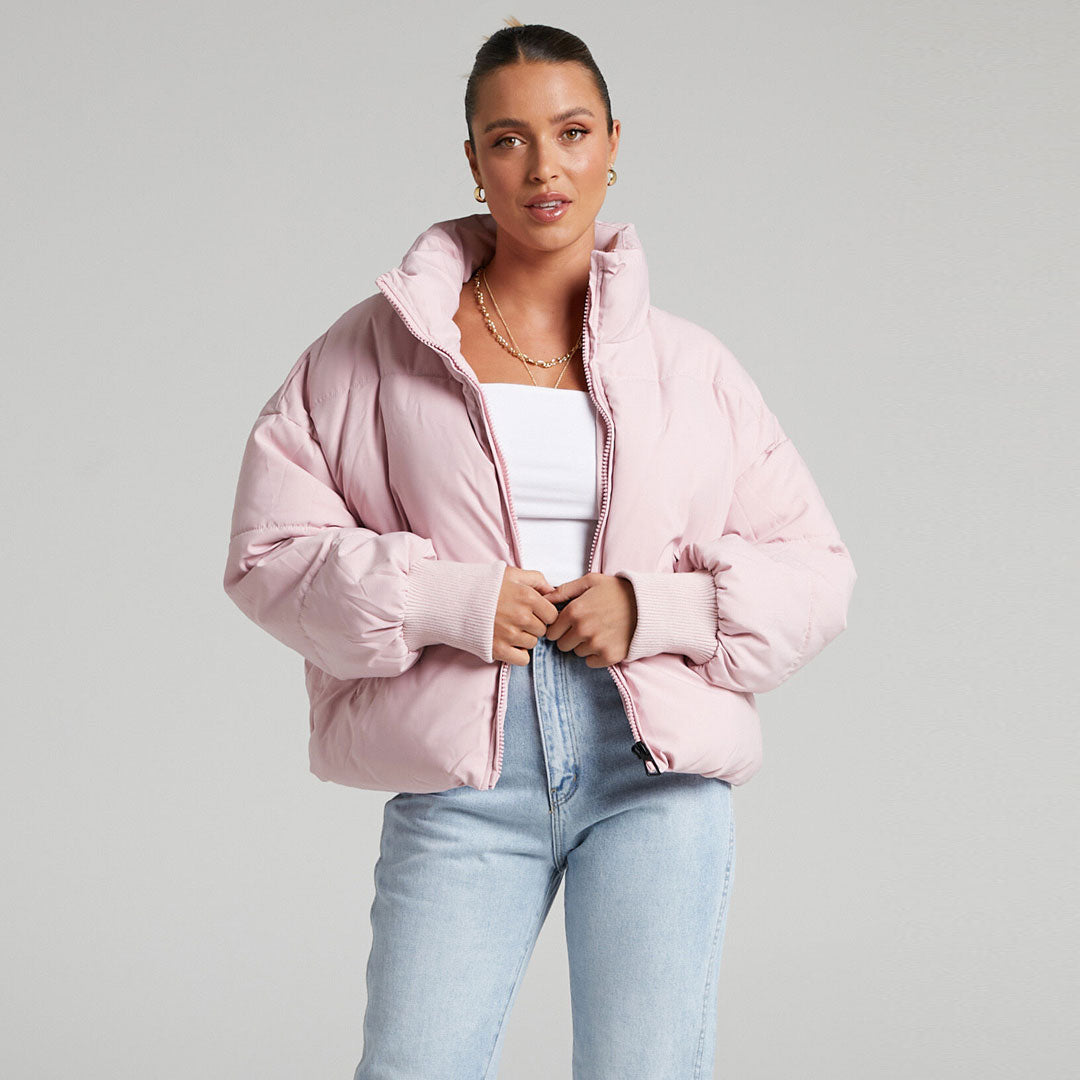 Pufferjacke Mit Stehkragen Und Langen Ärmeln İn Übergröße Mit Seitlichen Reißverschlusstaschen - Rosa