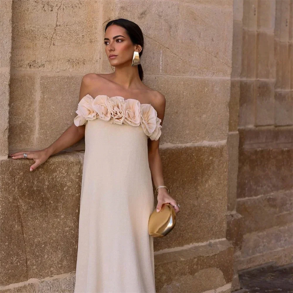 Elegantes Schulterfreies Maxikleid