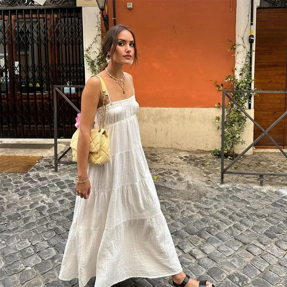 Elegantes Maxikleid Mit Dünnen Trägern