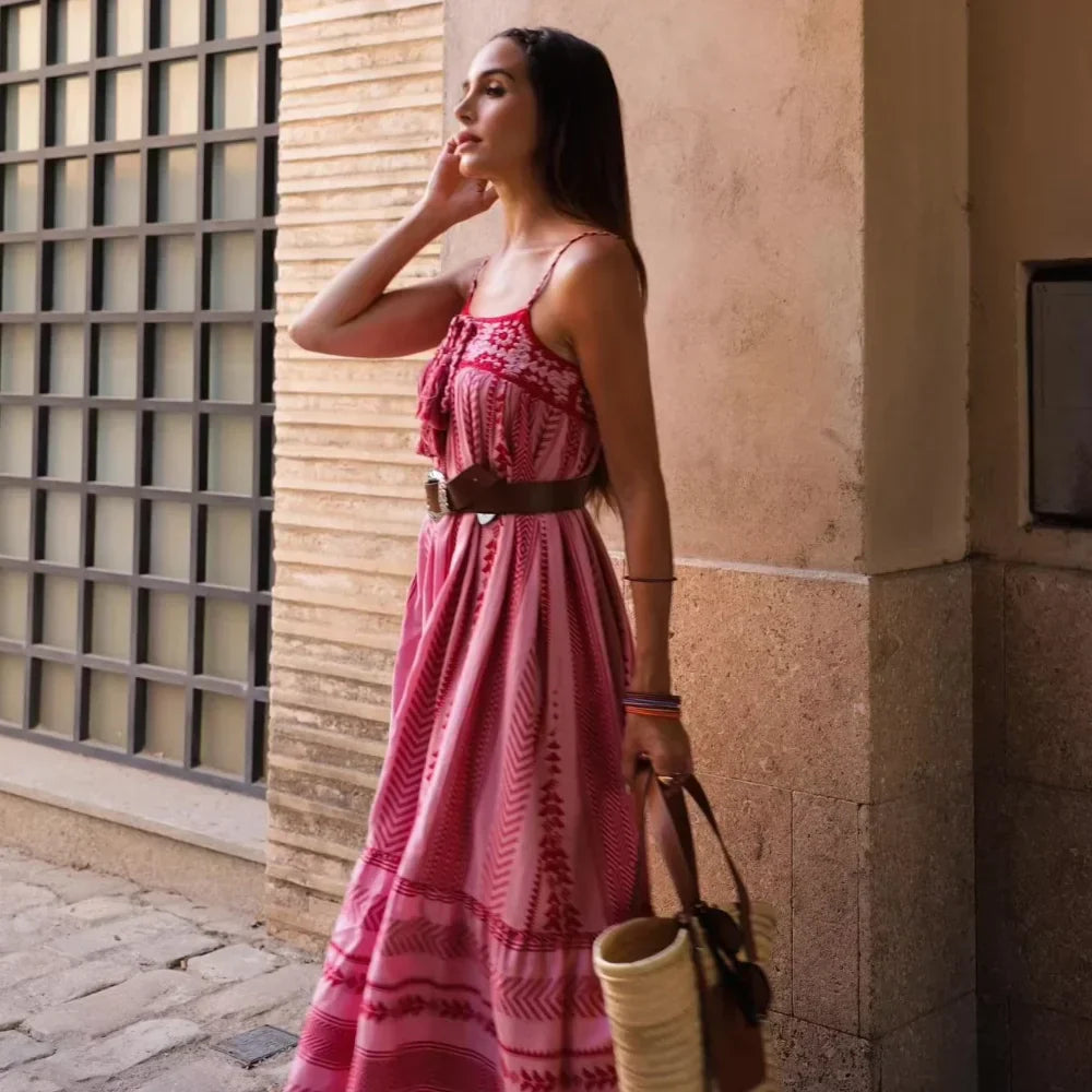 Tief Ausgeschnittenes Maxikleid Mit Dünnen Trägern