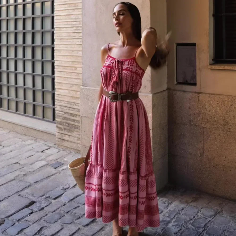Tief Ausgeschnittenes Maxikleid Mit Dünnen Trägern