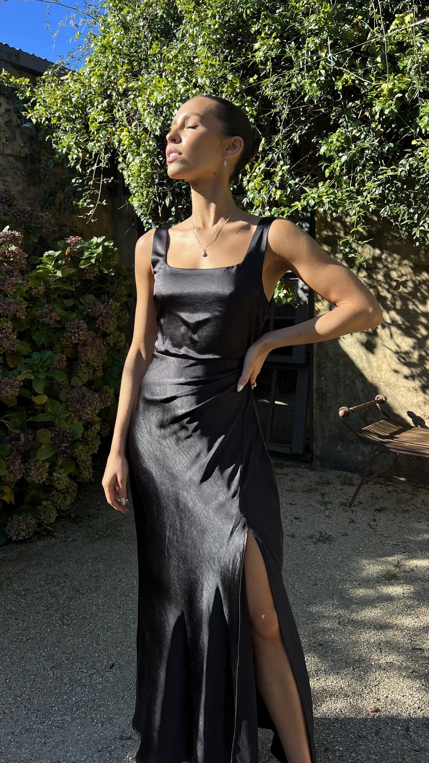 Maxikleid Mit Eckigem Ausschnitt Und Schlitz