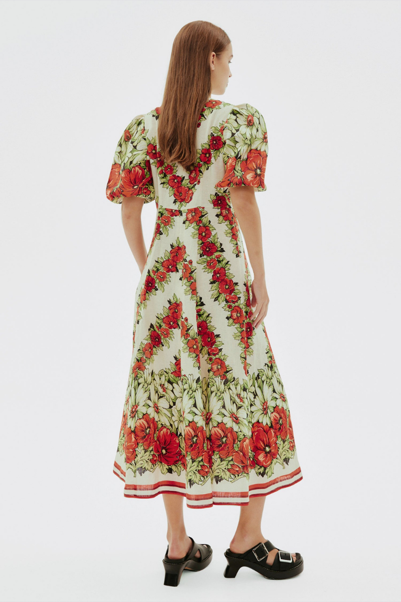 Rotes Maxikleid Mit Blumenmuster Und Rundhalsausschnitt
