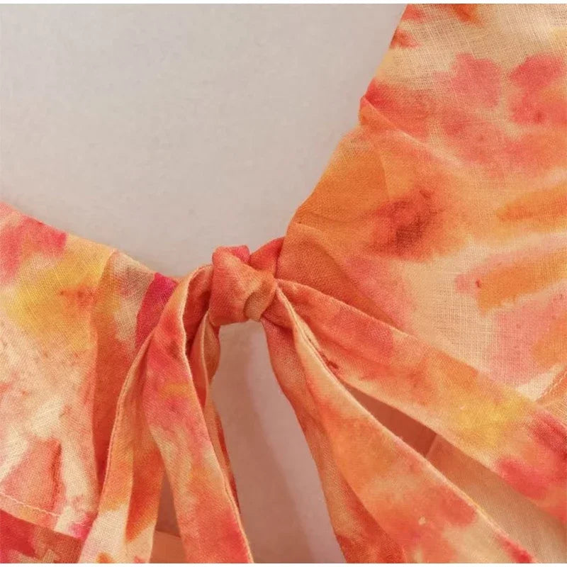 Langes Sommerkleid Mit Tiefem V-Ausschnitt Und Rüschen