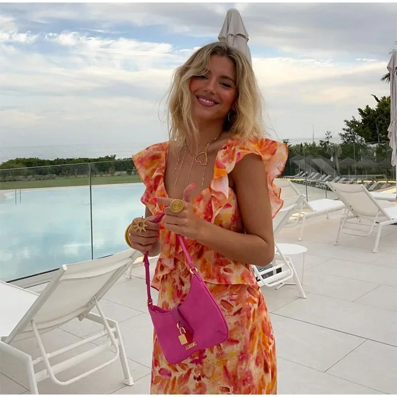Langes Sommerkleid Mit Tiefem V-Ausschnitt Und Rüschen