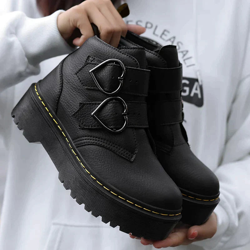 Stilvolle Damenstiefel Mit Herzschnalle