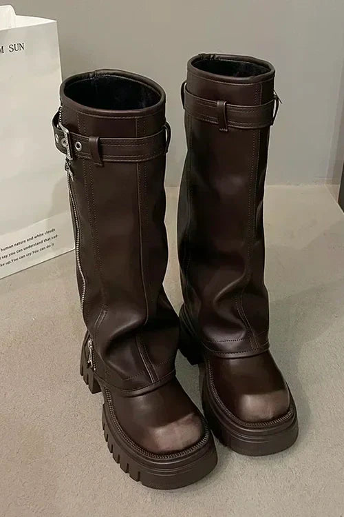 Stylische Design-Stiefel Mit Gürteldetail Und Reißverschluss
