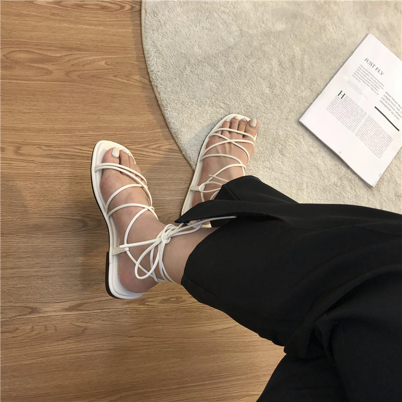 Stilvolle, Bequeme Sandalen Mit Kreuzriemen