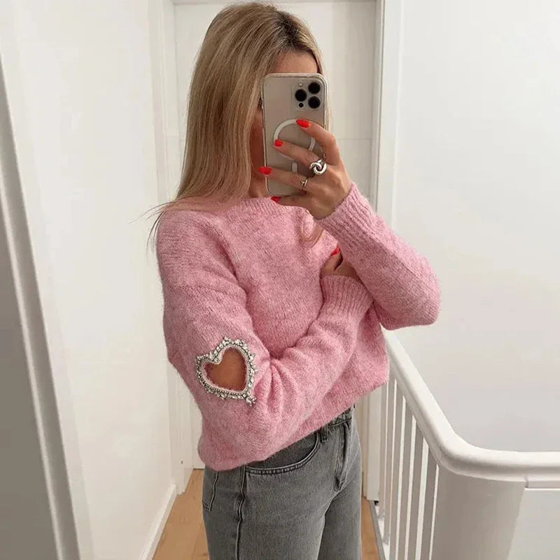 Strickpullover Mit Herzdetail, Der Die Eleganz Einer Frau Vervollständigt