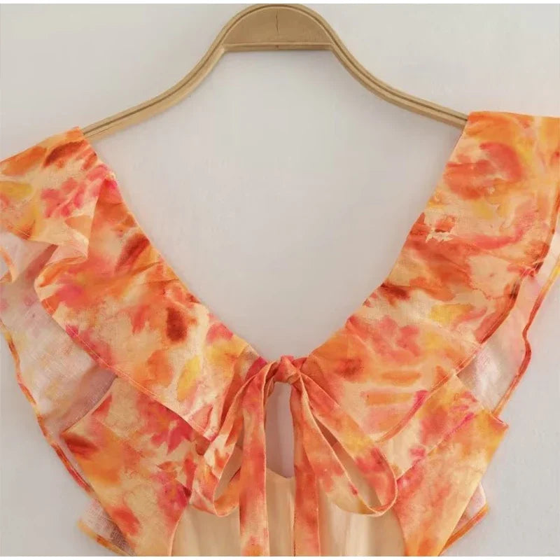 Langes Sommerkleid Mit Tiefem V-Ausschnitt Und Rüschen