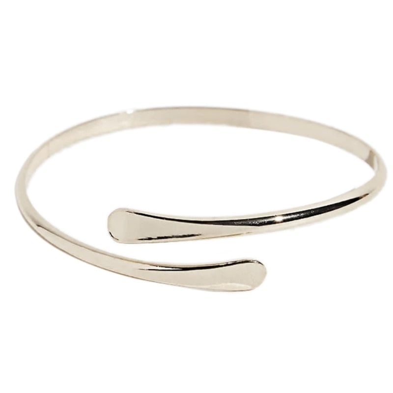 Verstellbares Dünnes Armband Mit Spiralmuster