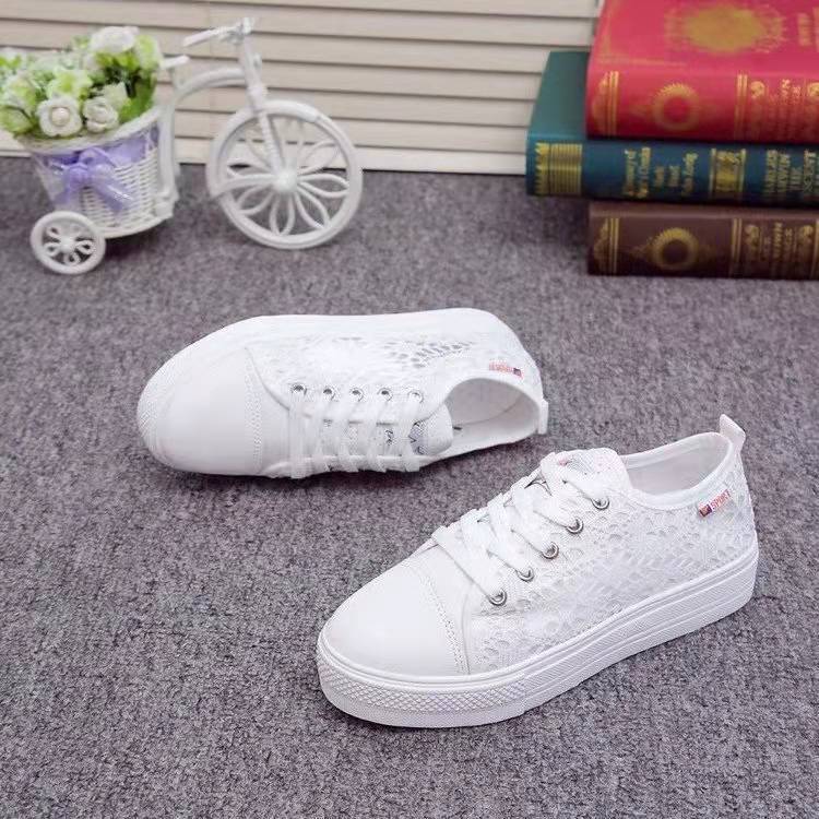 Stylische Schnür-Sneaker Mit Loch-Detail
