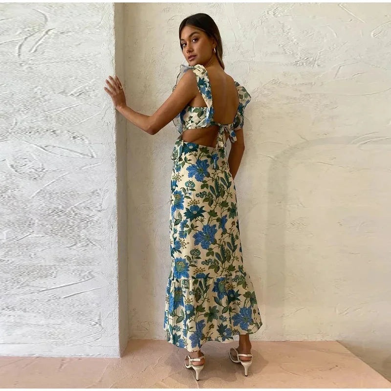 Langes Sommerkleid Mit Tiefem V-Ausschnitt Und Rüschen