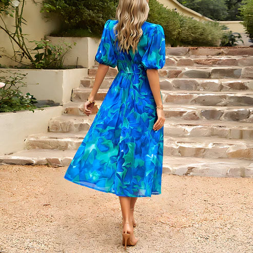 Gemustertes Sommerkleid Mit V-Ausschnitt