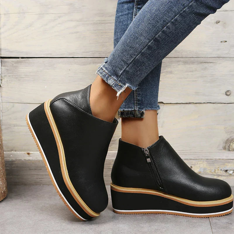 Stiefel Mit Reißverschluss İm Eleganten Design