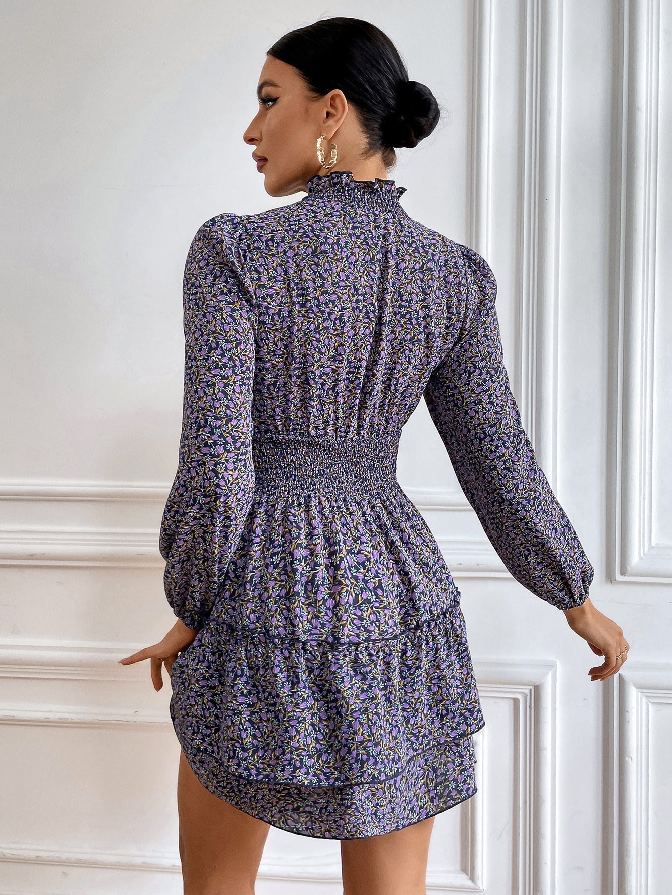 Elegantes Minikleid Mit Blumenmuster
